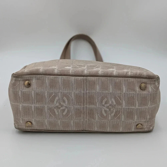 Authentic CHANEL Small Travel Ligne tote - Picture 2 of 12